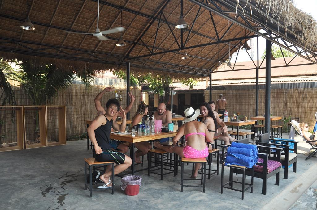 Pool Party Hostel Siem Reap Exterior foto